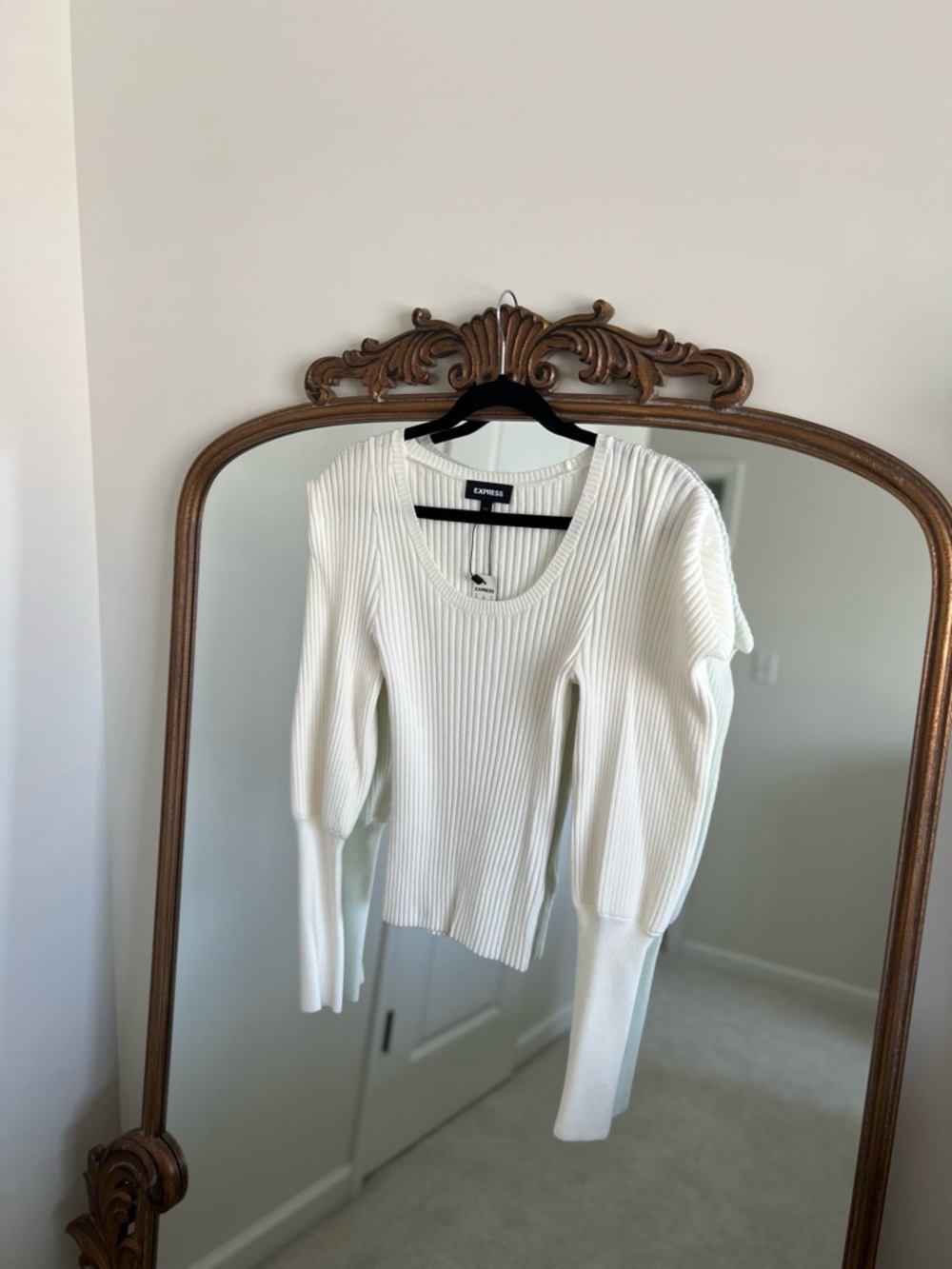 NWT Express Puffer Sleeve Scoop Neck White Sweater